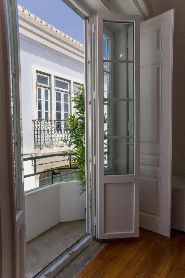 Lalitana Townhouse Hotel Lagos Bagian luar foto