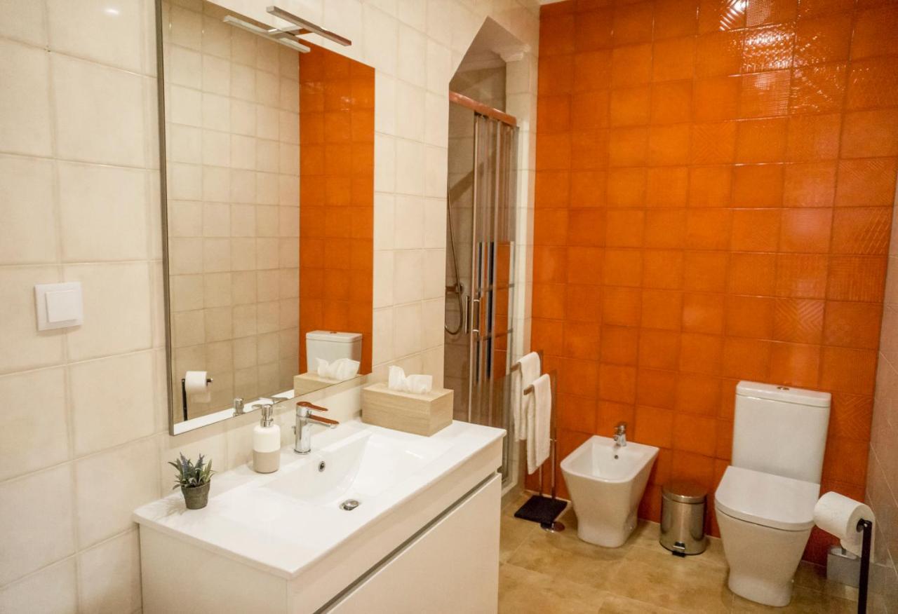 Lalitana Townhouse Hotel Lagos Bagian luar foto