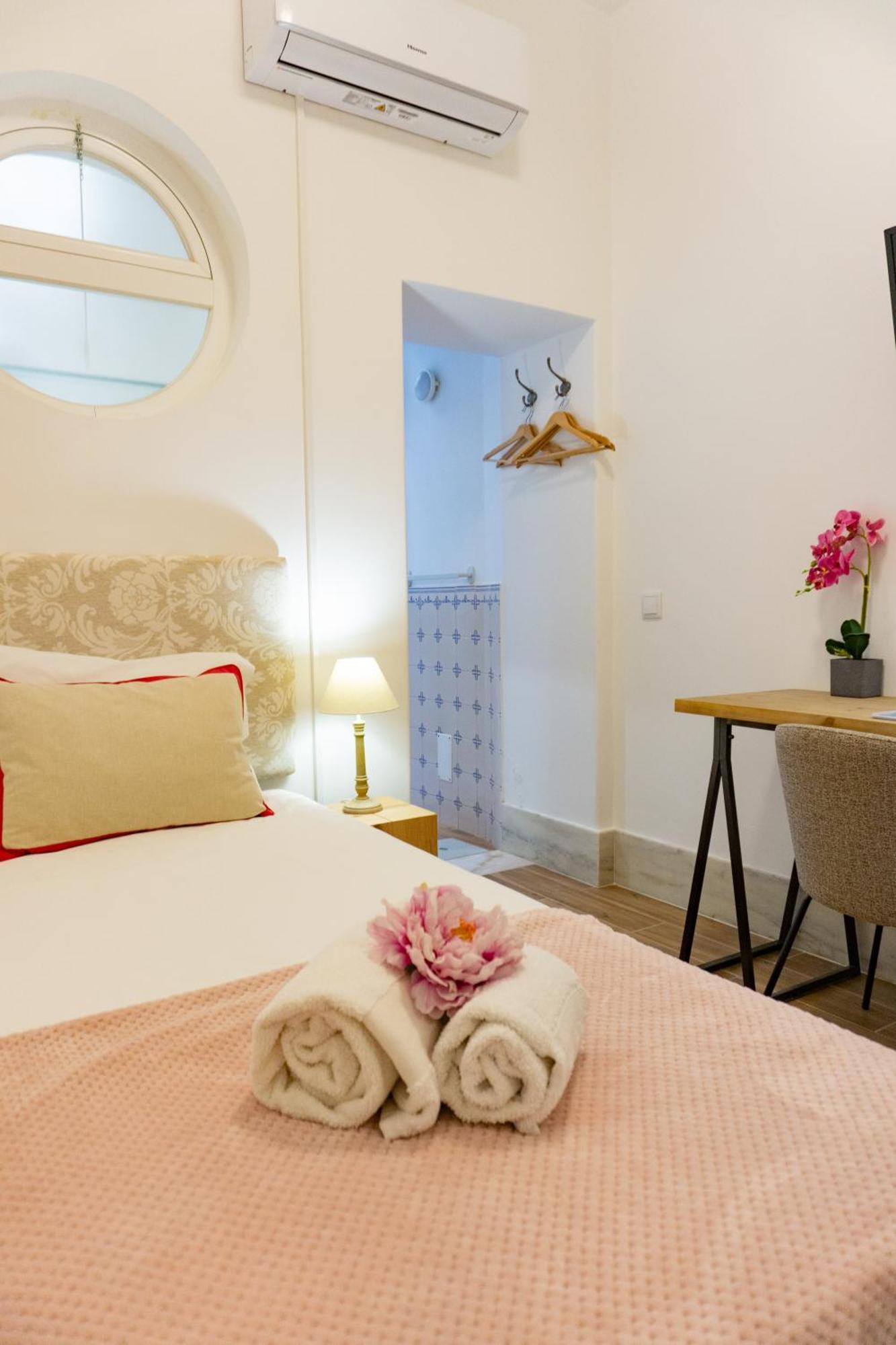 Lalitana Townhouse Hotel Lagos Ruang foto