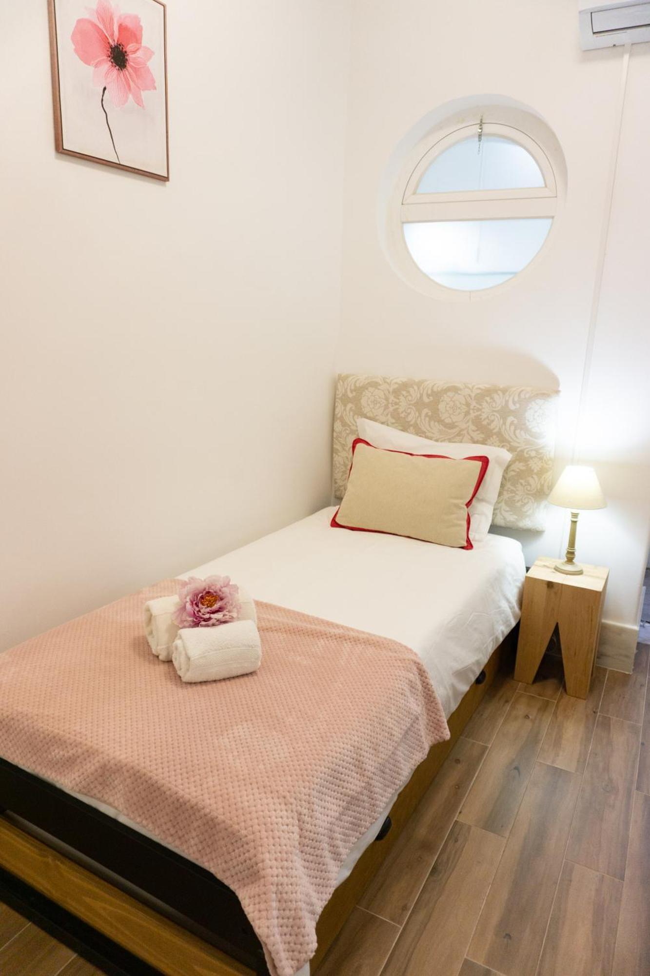 Lalitana Townhouse Hotel Lagos Ruang foto